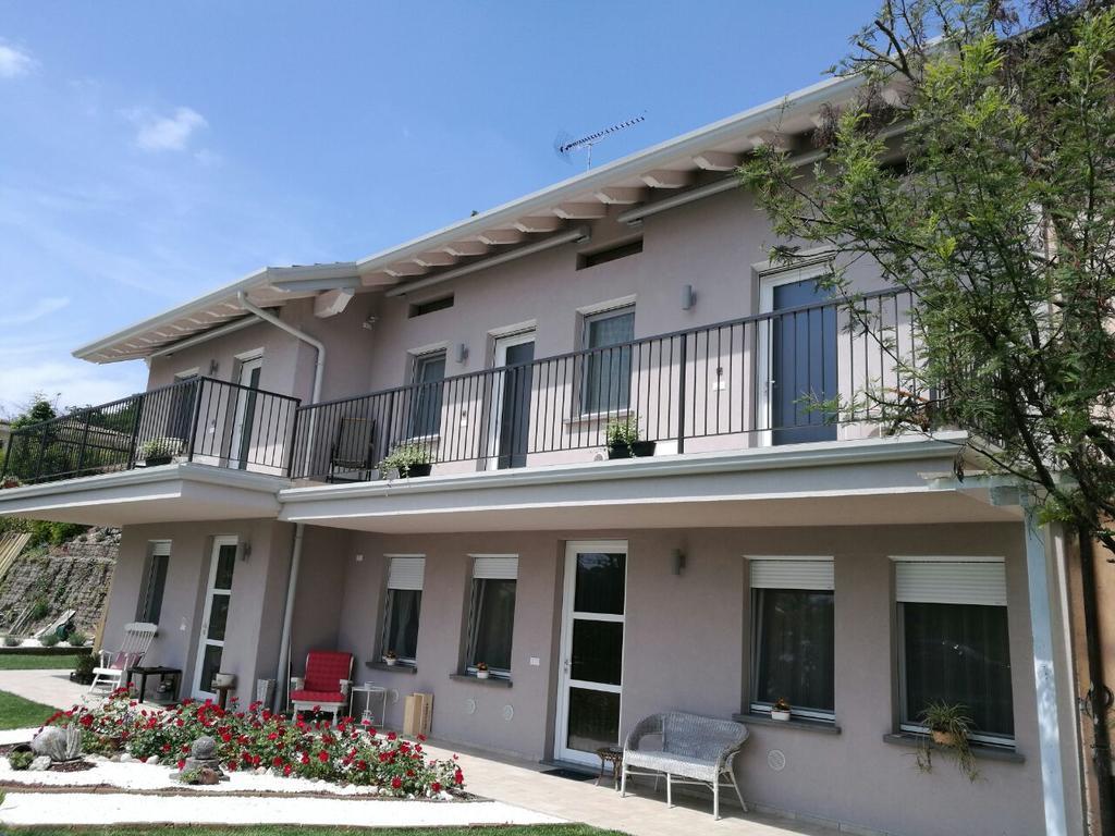 סויאנו דל לאגו Mimosa Apartments מראה חיצוני תמונה